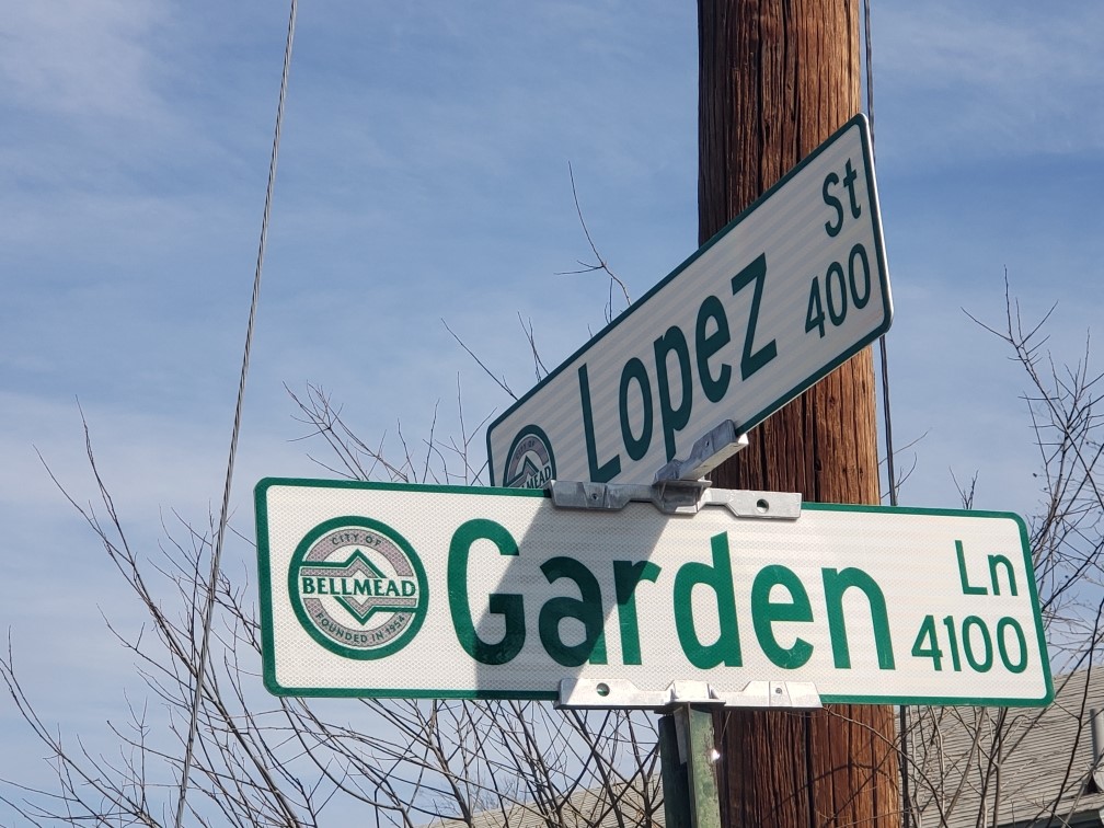 Lopez and Garden street signs